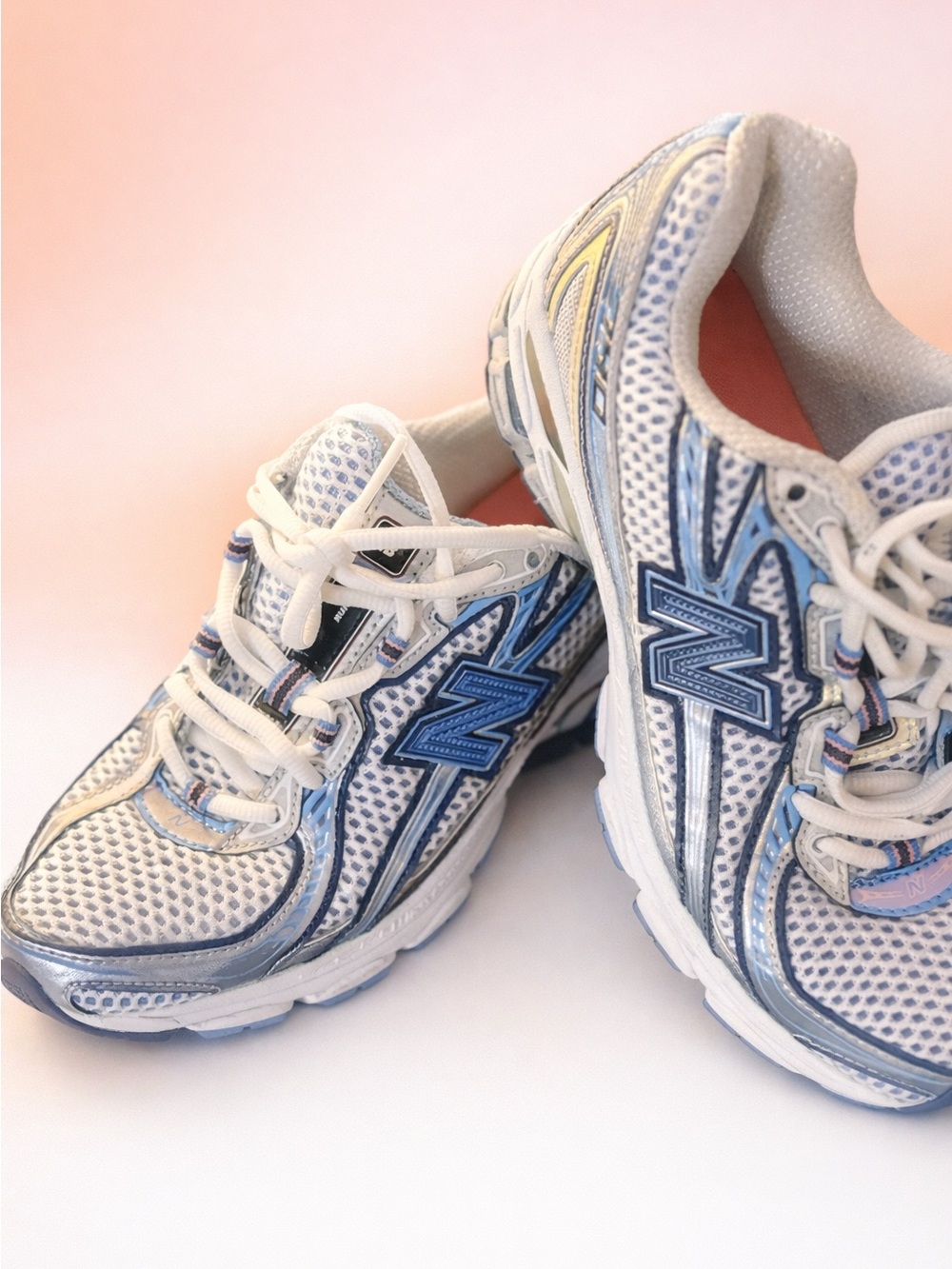 New Balance Women’s White & Blue Running Sneakers size 7.5